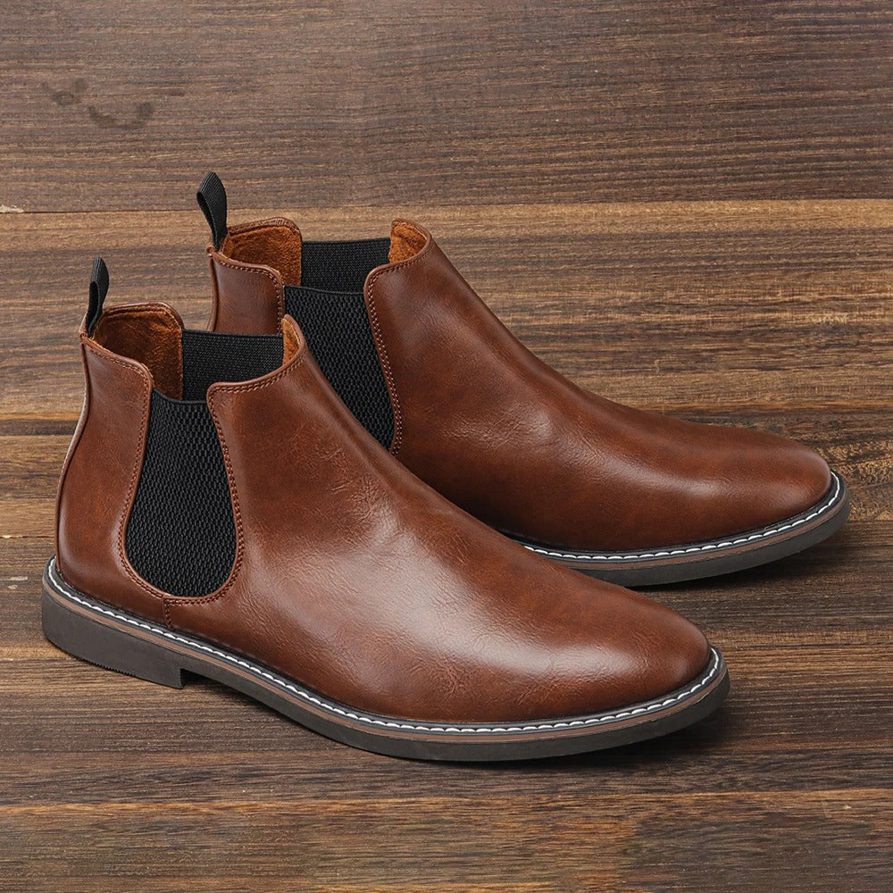 Elegante svarte Chelsea-støvler for menn, perfekte som pensko. Klassisk retro design.