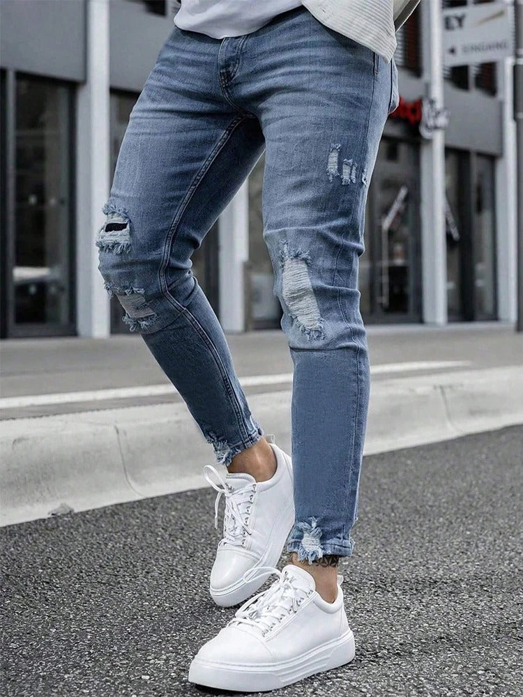 Skinny jeans for menn med rippede effekter, perfekt for en casual, men dristig hverdagsstil.