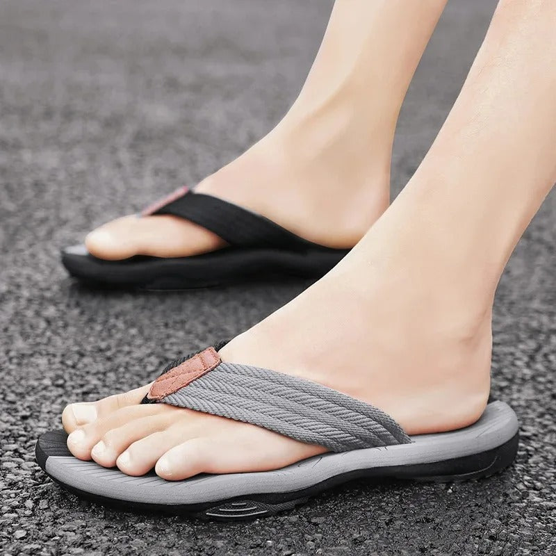 Stilige og lette herre flipflops med god demping for optimal sommerkomfort.