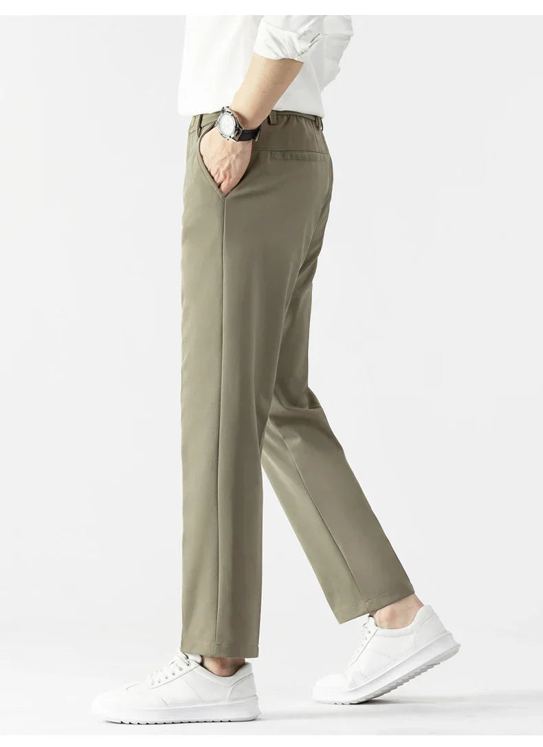 Klassiske slim fit dressbukser for herrer, en moderne vri på tradisjonelle herrebukser.