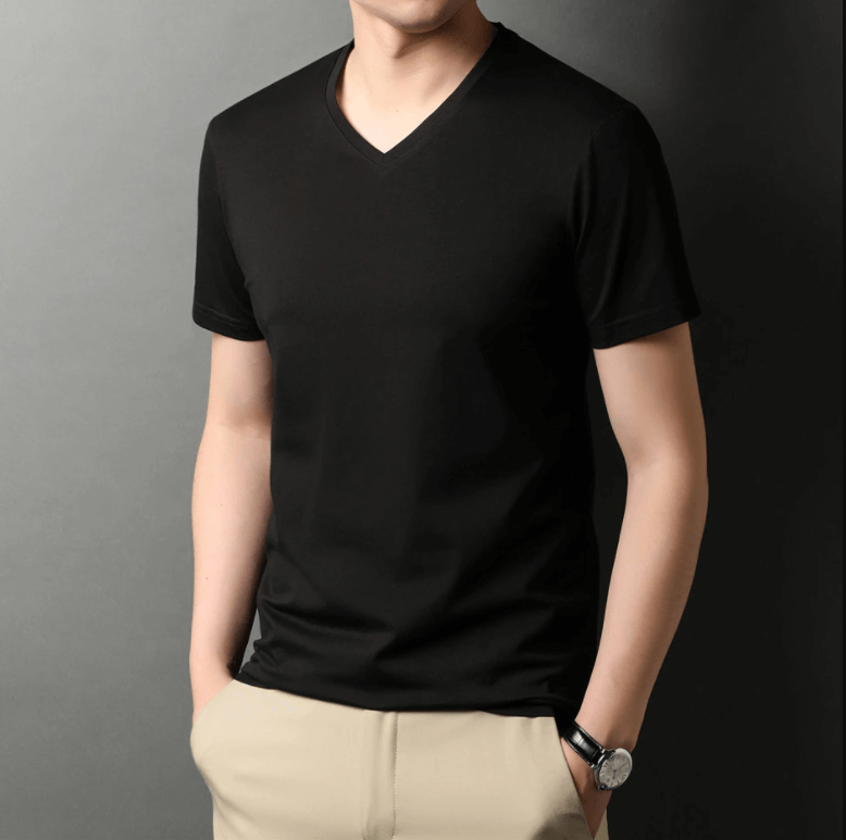 Stilren slim fit V-hals t-skjorte for menn, kortermet design som fremhever figuren.