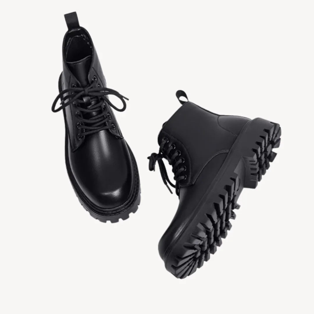 Robuste herresko: Komfortable svarte snørestøvler i skinn for menn. Ideelle som streetwear-støvler.