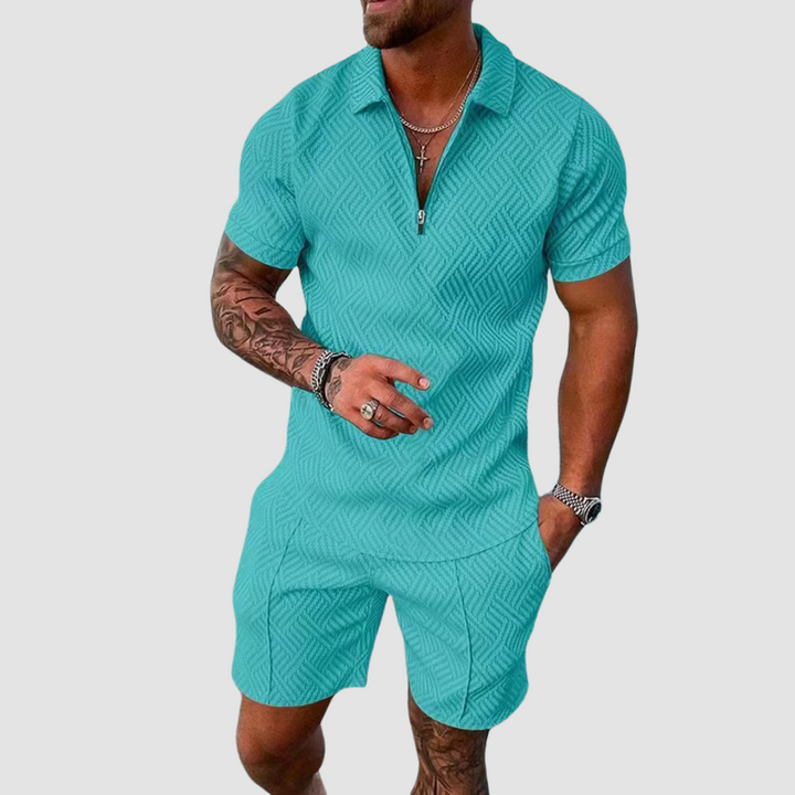 Stilig todelt sett for menn, perfekt for sommeren. Inkluderer matchende shorts og kortermet skjorte.