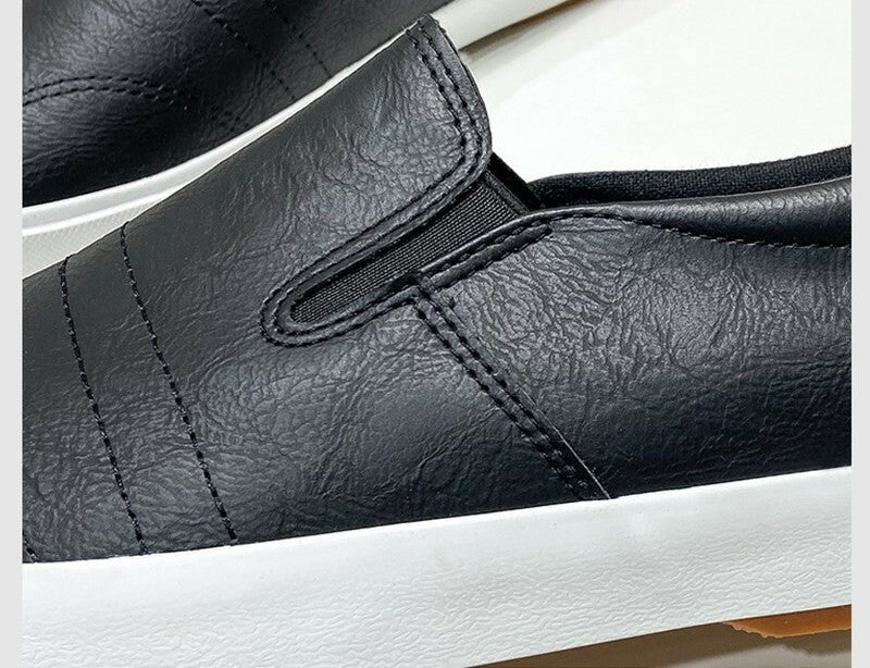 Motebevisste menn vil elske disse komfortable og stilige slip-on loafers.
