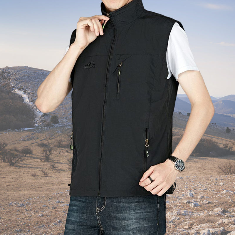 Moderne menns vindtett softshell vest med praktiske lommer. Ideell vanntett herrevest for utendørs bruk.