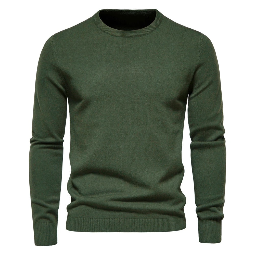 Elegant menns slim fit genser med o-hals, fremhever figur, ideell for vinter.