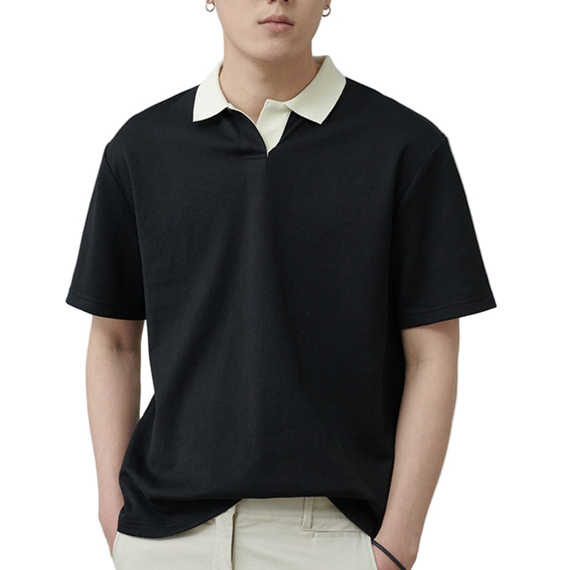 Minimalistisk herreskjorte polo. Komfortabel, stilren hverdagsskjorte. Klassisk design for fritid, vår og sommer.
