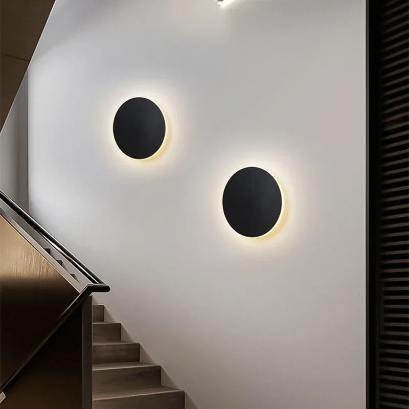 Stilfull og moderne LED-vegglampe, energisparende belysning med minimalistisk design for interiør.