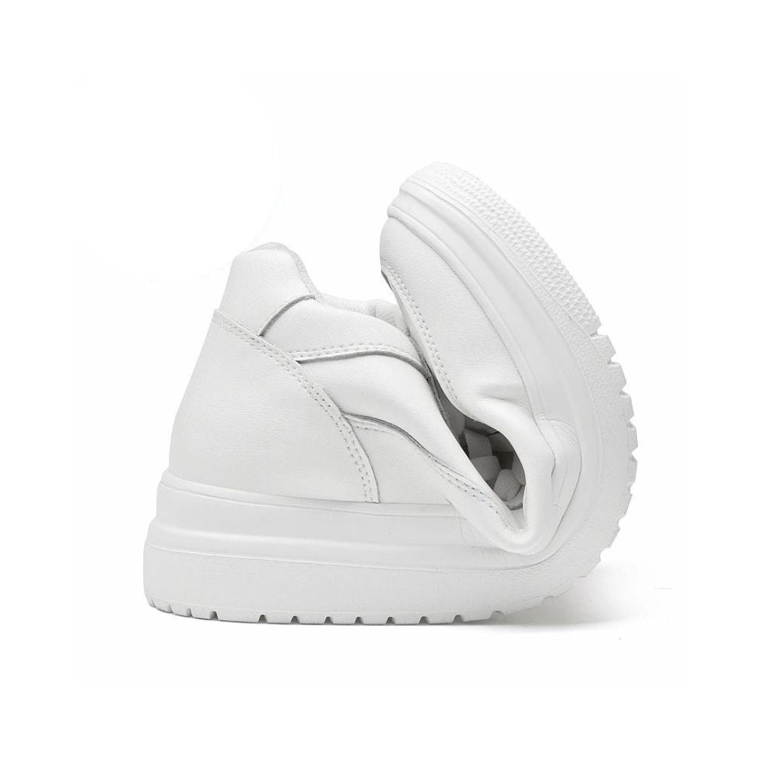 Høydeøkende herresneakers i moderne, minimalistisk stil. Perfekte casual sko for menn.