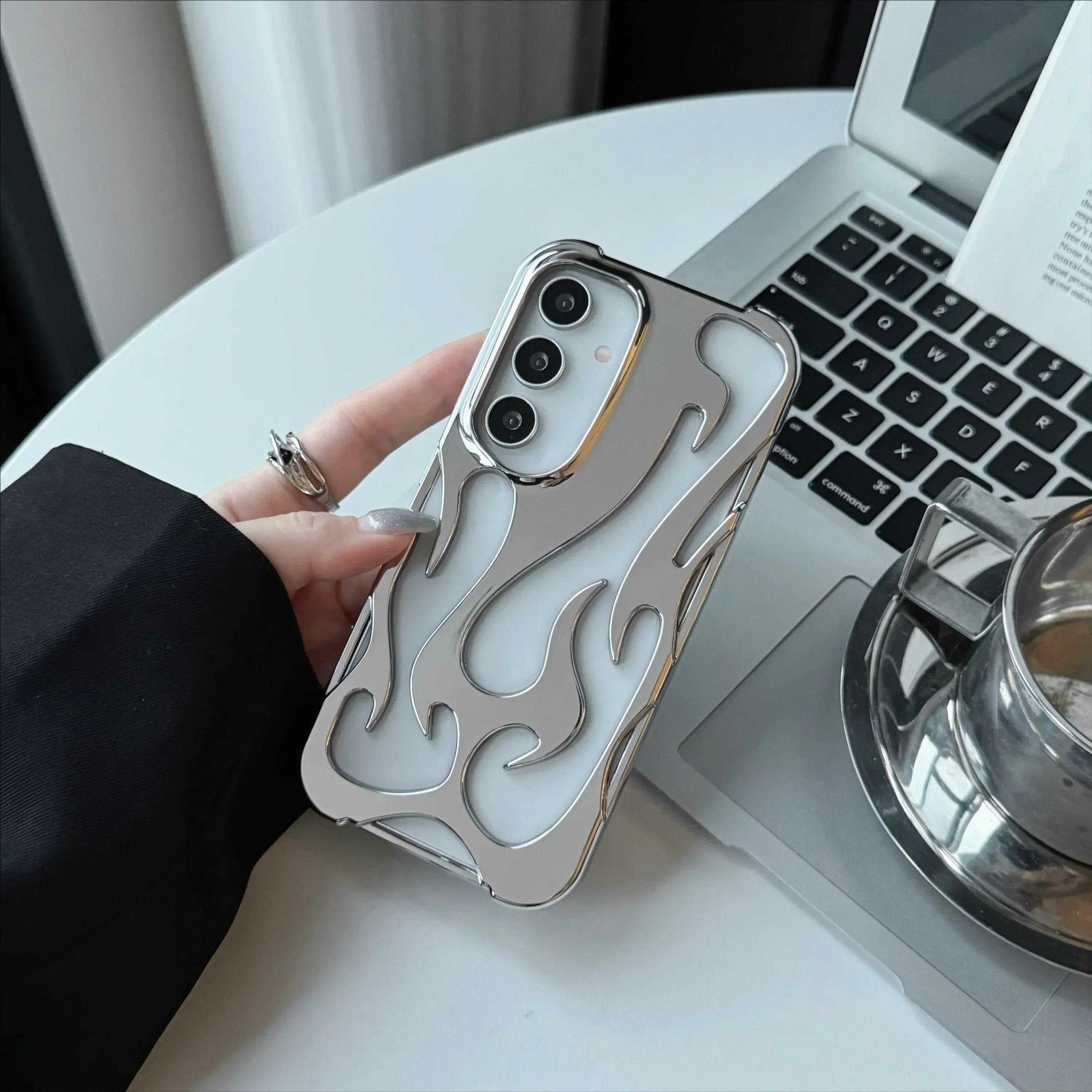 Unikt Samsung Galaxy mobildeksel med 3D-flammemønster, støtsikker for A- og S-serien.