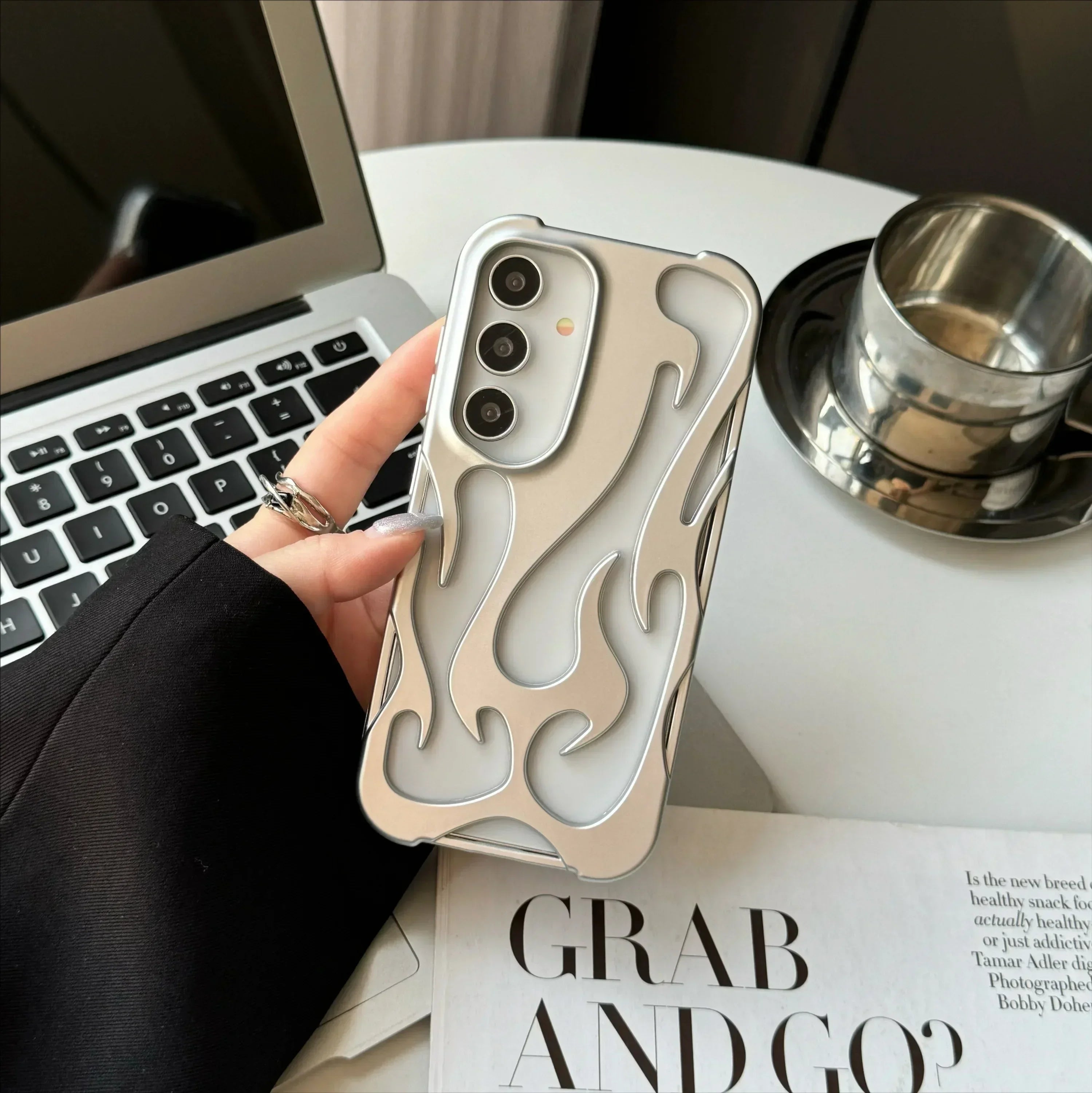 Personlig Samsung mobildeksel med 3D-flammedesign, støtsikker og trendy beskyttelse.