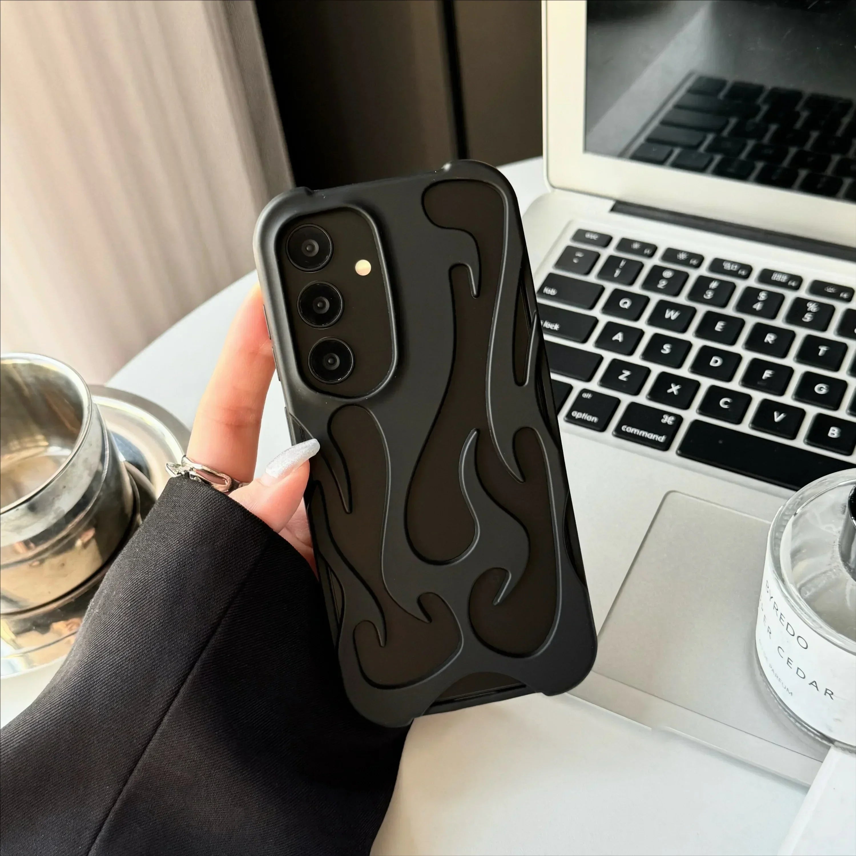 Mobildeksel til Samsung Galaxy, støtsikker design med iøynefallende 3D-flammemønster.
