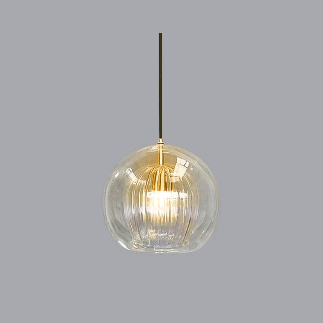 Elegant sfærisk pendellampe Aurora Sphere i klart glass, med integrert LED for varmhvitt interiørlys.