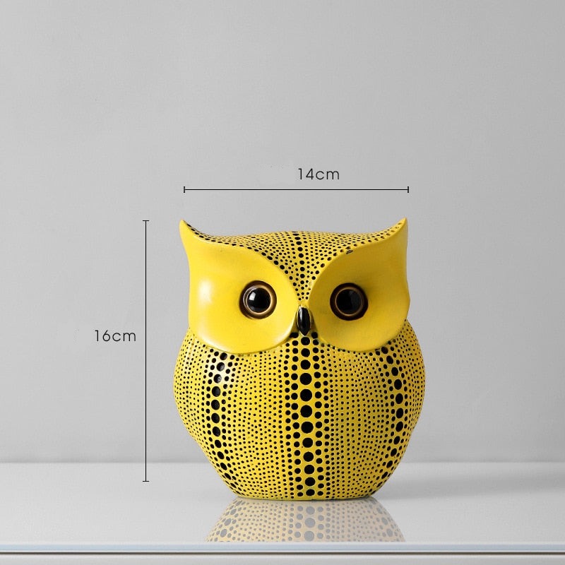 Søt ugle skulptur med svarte og hvite polka-prikker. Perfekt innredning og gave til et moderne hjem.