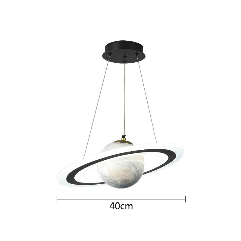 Stilig LED hengelampe, dimbar og energieffektiv. Moderne planetdesign for dekorativ interiørbelysning.