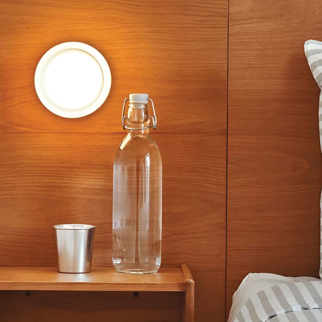 Elegant DimpleGlow vegglampe, moderne og dekorativ LED belysning for hjemmeinnredning.
