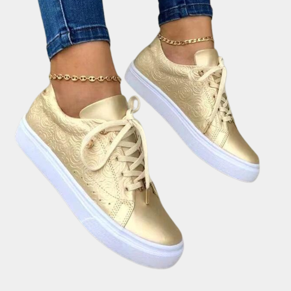 Stilrene flerfargede sneakers for kvinner. Trendsko med moderne design, perfekt for fritid og hverdagsmote.
