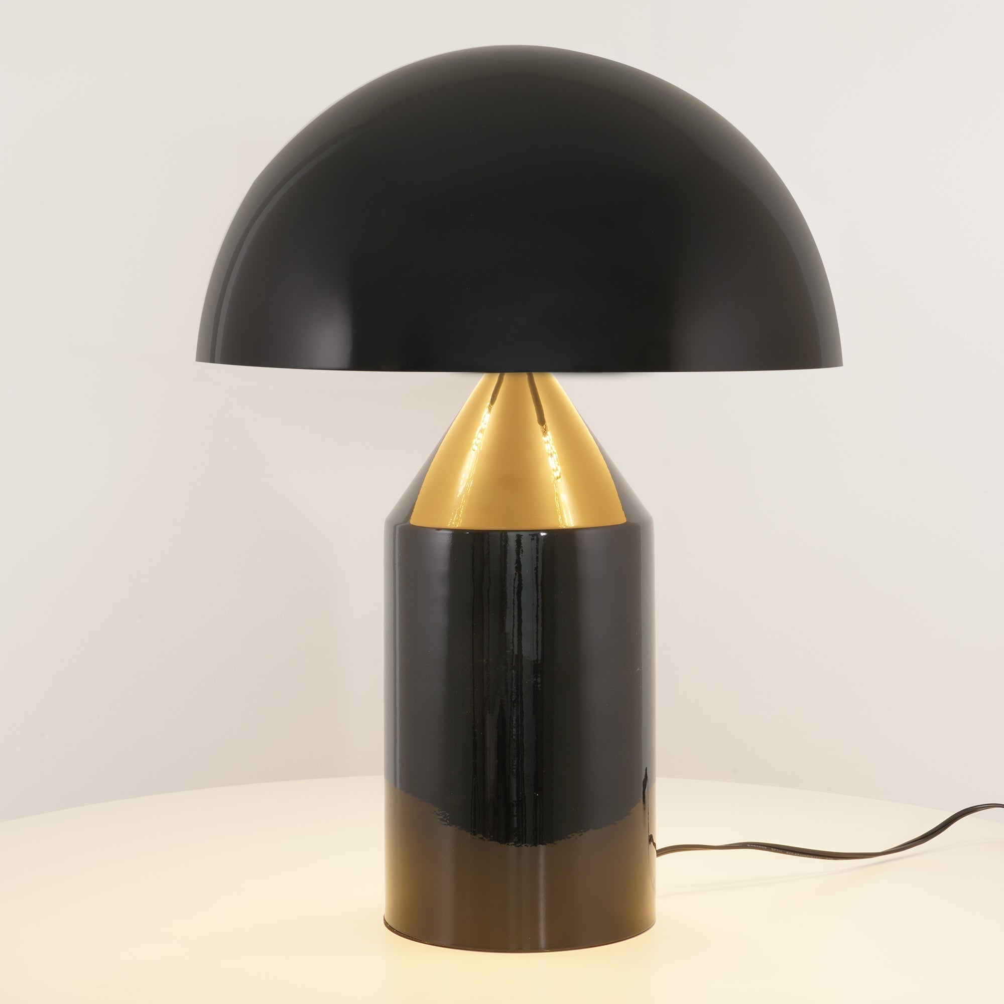 Dekorativ geometrisk designlampe, en moderne bordlampe som forbedrer ethvert interiør.