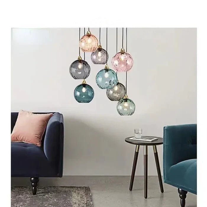 Stilren glasskule taklampe i moderne design, ideell for interiør og hjemmeinnredning.