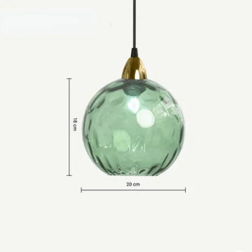 Eksklusiv designlampe i glasskule-stil, perfekt for moderne hjemmeinnredning i stuen.