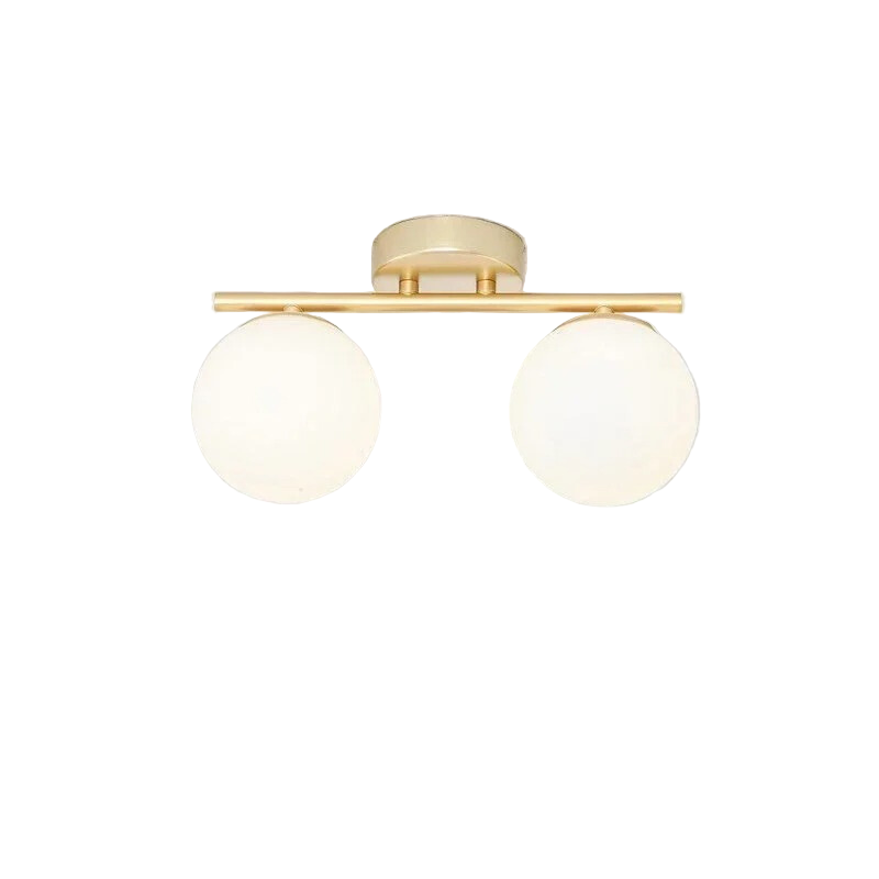 Moderne glasskule taklampe, gullfarget, for stuebelysning. Minimalistisk LED-designlampe.