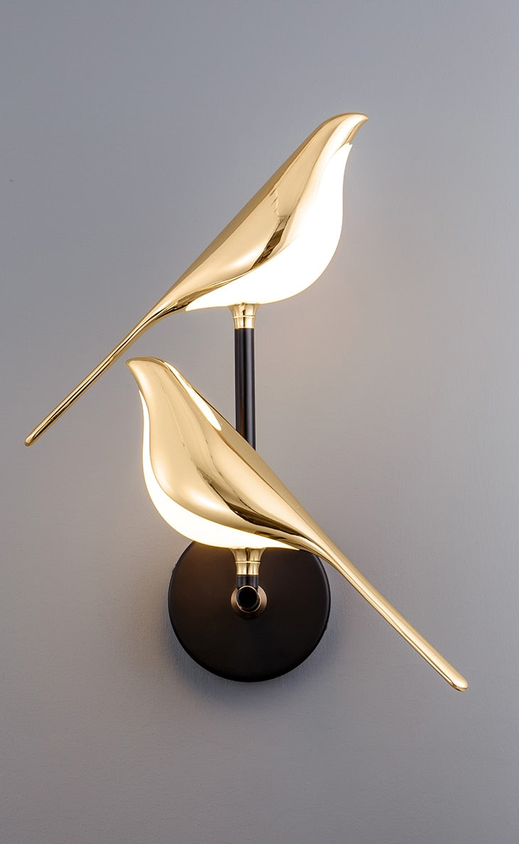 Elegant LED-vegglampe med justerbar lysretning, perfekt for moderne interiør.