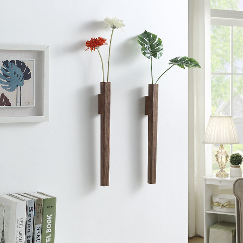 Vegdekor sett med hengende vaser, ideelt for innendørs planter, skaper naturlig stil i rommet.