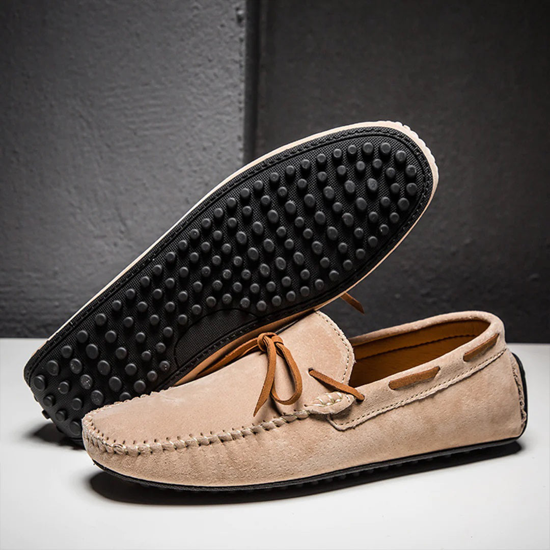 Stilige herreloafers med robust såle og moderne utseende. Perfekt slip-on sko for vår og høst.