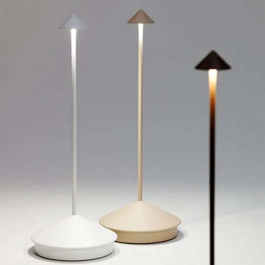 Allsidig oppladbar LED bordlampe. Kan brukes som vanntett utendørs lampe, innendørs lys eller stemningslys.