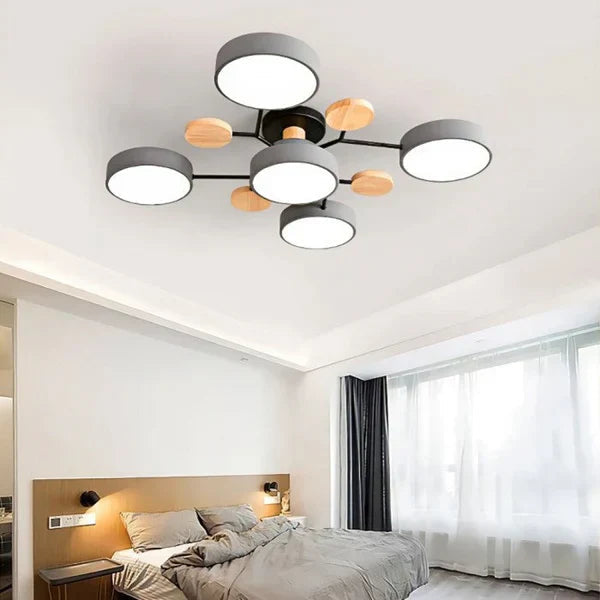 Premium moderne LED-taklampe med justerbare armer. Dimbar belysning for optimal komfort og stil i stuen.