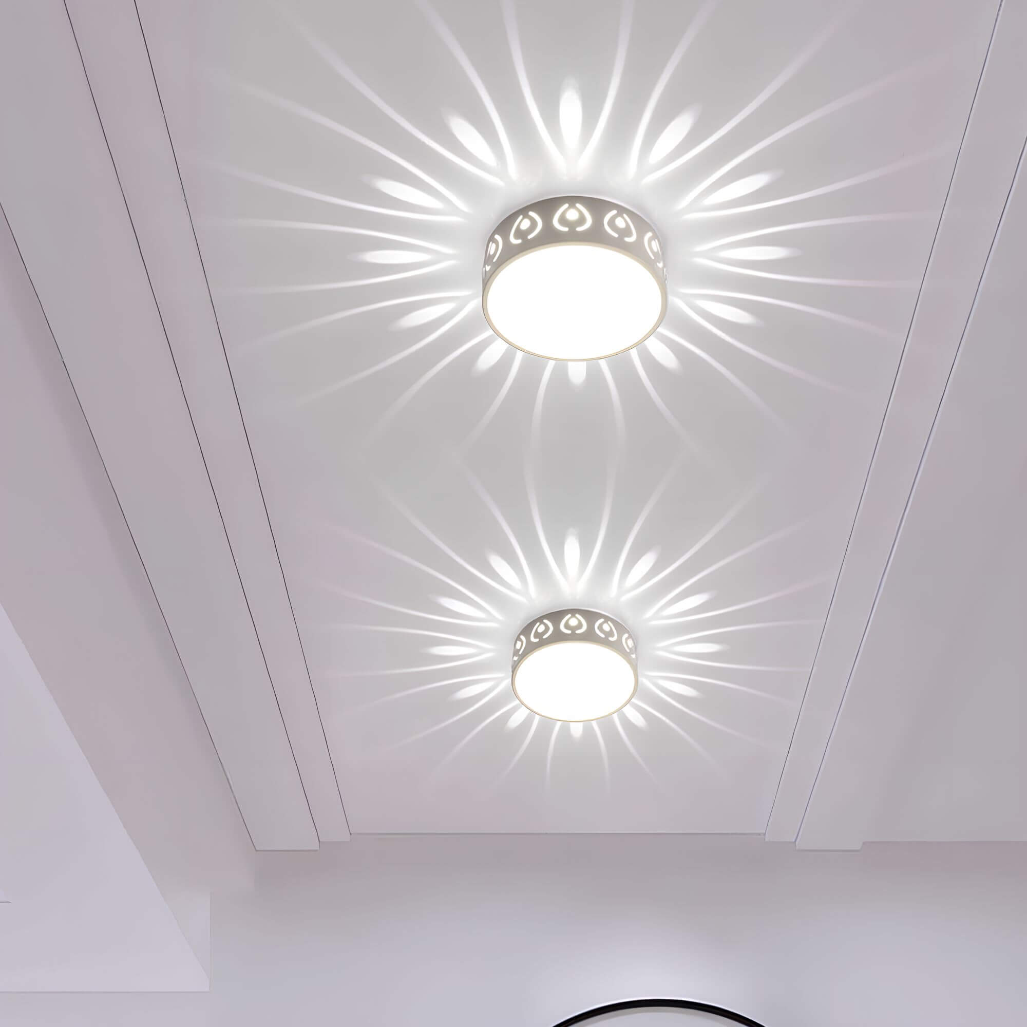 Vannbestandig IP54 LED-taklampe, perfekt for balkong og utendørs/innendørs bruk.