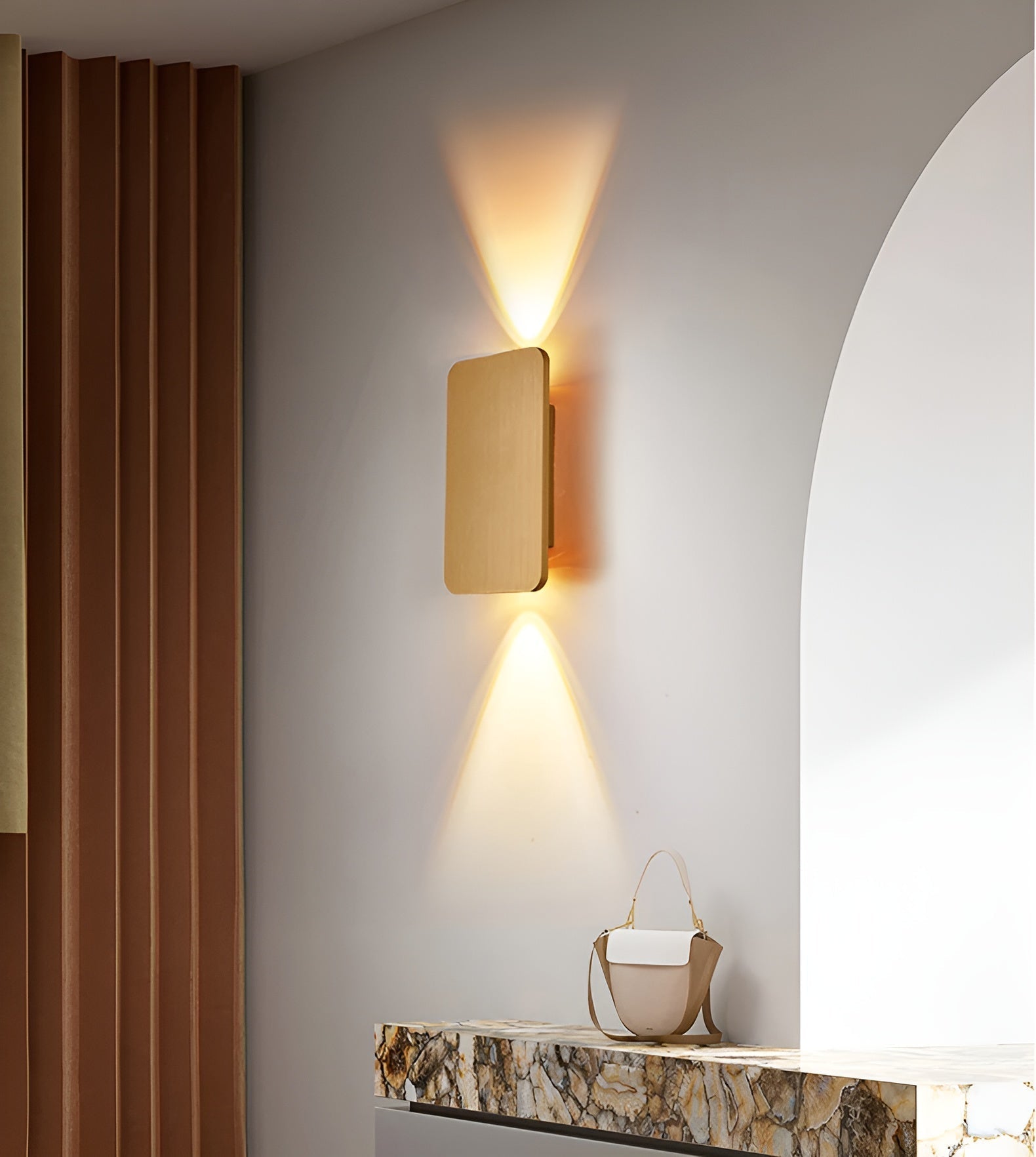 Elegant korridorlampe i LED, moderne minimalistisk design for veggmontering i ditt hjem.