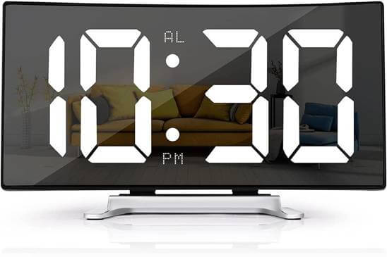 Stilfull LED vekkerklokke, digital klokke med speilskjerm, ideell for nattbord på soverommet.