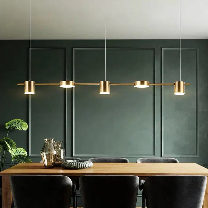 Stilren svart pendellampe, perfekt taklampe til kjøkken eller moderne kontor. Skaper stemningslys.