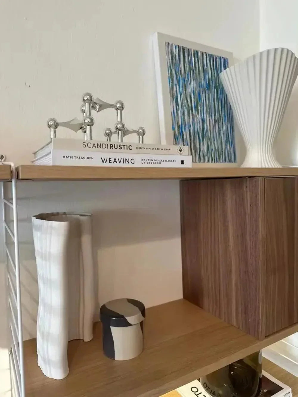 Svart, matt minimalistisk lysestake som passer inn i ethvert moderne hjem.
