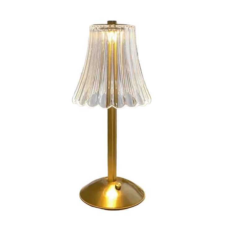 Moderne oppladbar bordlampe. Perfekt for stue og soverom. Dimbar LED belysning for hyggelig atmosfære.