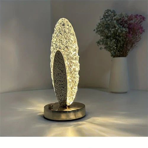 Stilren oppladbar LED bordlampe med unikt påfugldesign. Perfekt som stemningslys eller nattbordlampe.