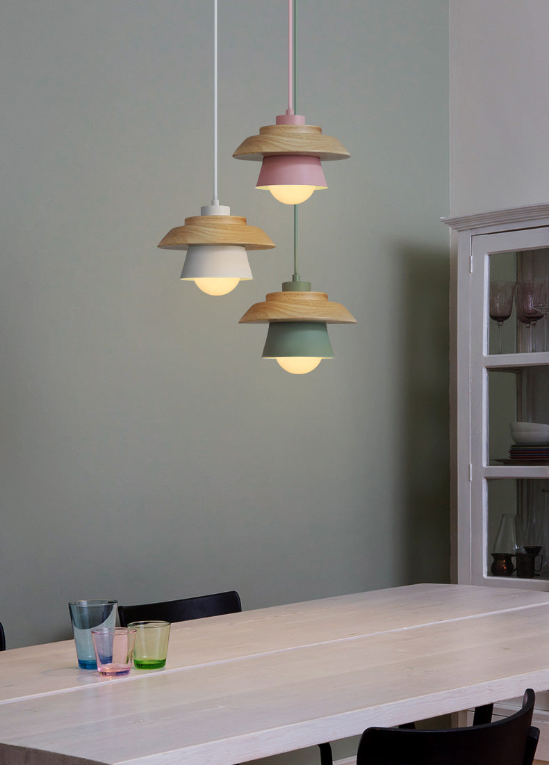 Elegant pendellampe som gir moderne belysning til stue og kjøkken. Perfekt for interiørdekor.