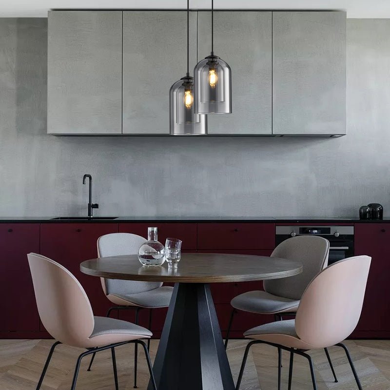 Røykgrå pendellampe i glass. Unik og moderne designlampe som skaper stemning i ethvert rom.