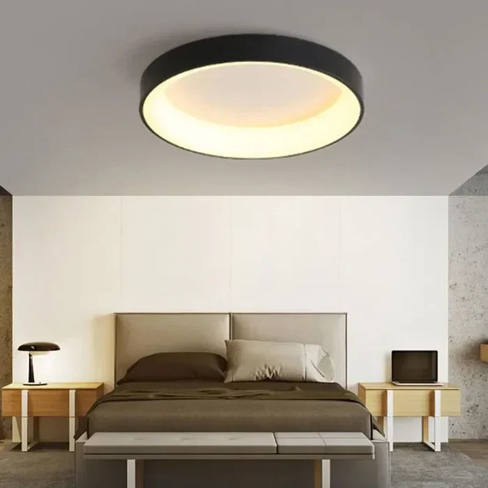 Svart rund LED-taklampe for moderne interiør. Gir energieffektiv og elegant belysning i ethvert rom.