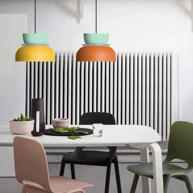 Elegant skandinavisk taklampe, pastell. Moderne hengelampe som lyser opp ditt hjemmeinteriør.