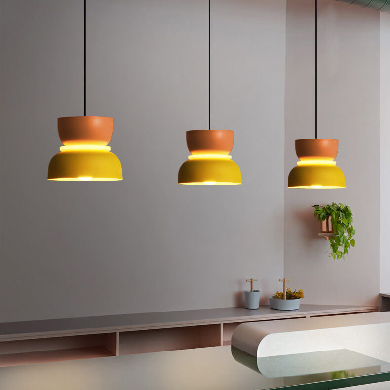 Elegant pendellampe, moderne og funksjonell, ideell for spisestuen.
