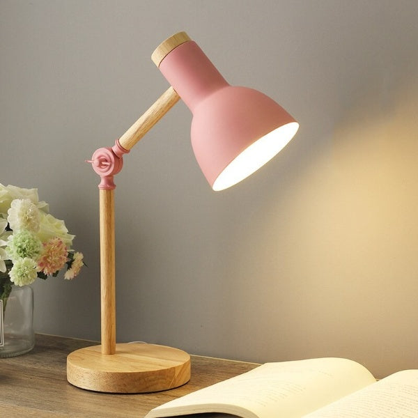 Elegant LED-skrivebordslampe for moderne interiør. Justerbar design passer ethvert hjemmekontorbehov.