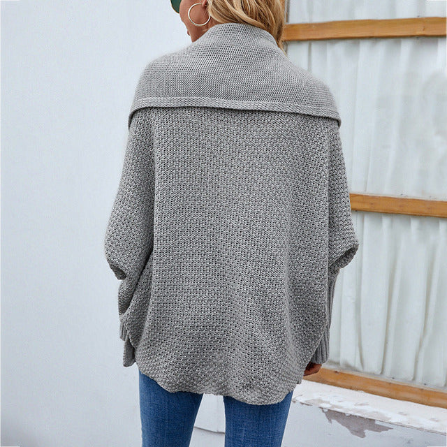 Stilig langermet batwing genser til dame. Komfortabel strikk perfekt for en avslappet look.