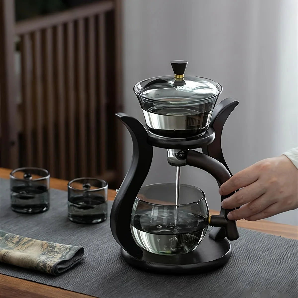 Flott gaveide: et moderne tesett med infuser, et must for enhver teelsker og hjem.
