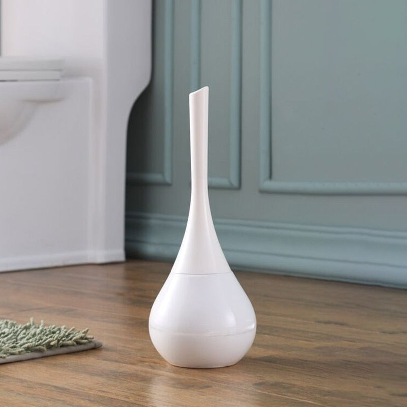 Hvit, hygienisk toalettbørste, frittstående, viser ergonomisk håndtaksdesign for rengjøring