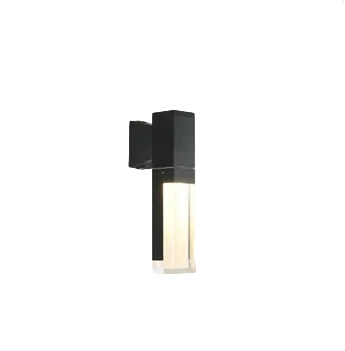Moderne utendørs vegglampe med bevegelsessensor, perfekt for inngangsparti og sikkerhetslys.