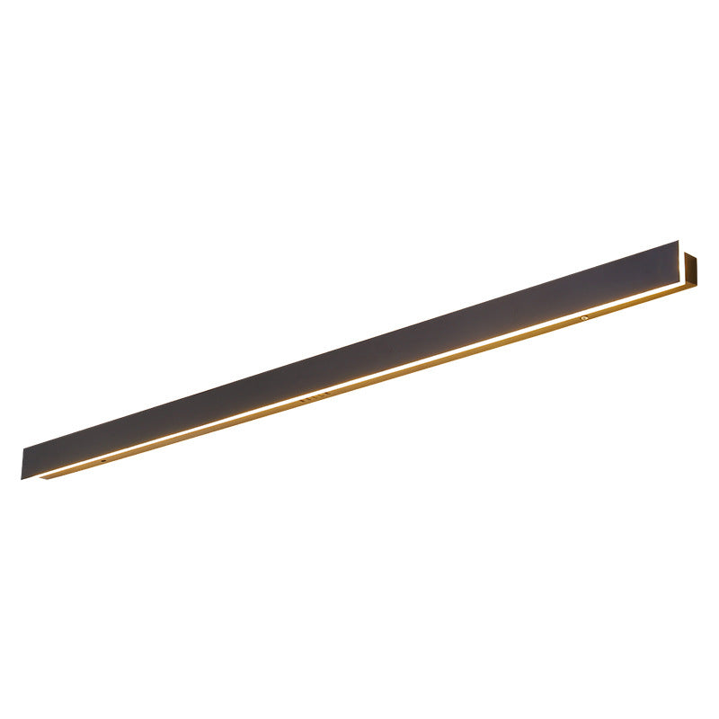 Moderne utendørs vegglampe med slank lineær design, perfekt for uteområde, hage, terrasse, balkong.