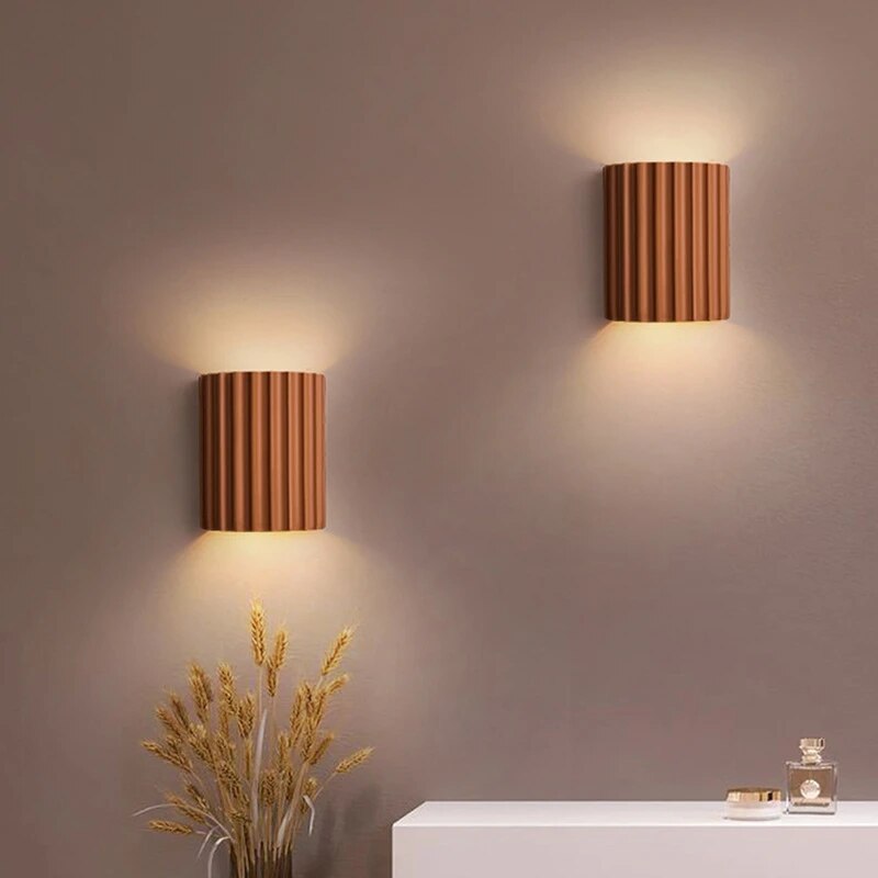 Unik moderne vegglampe i harpiks for hjemmet. Eksklusivt design og LED-lys.