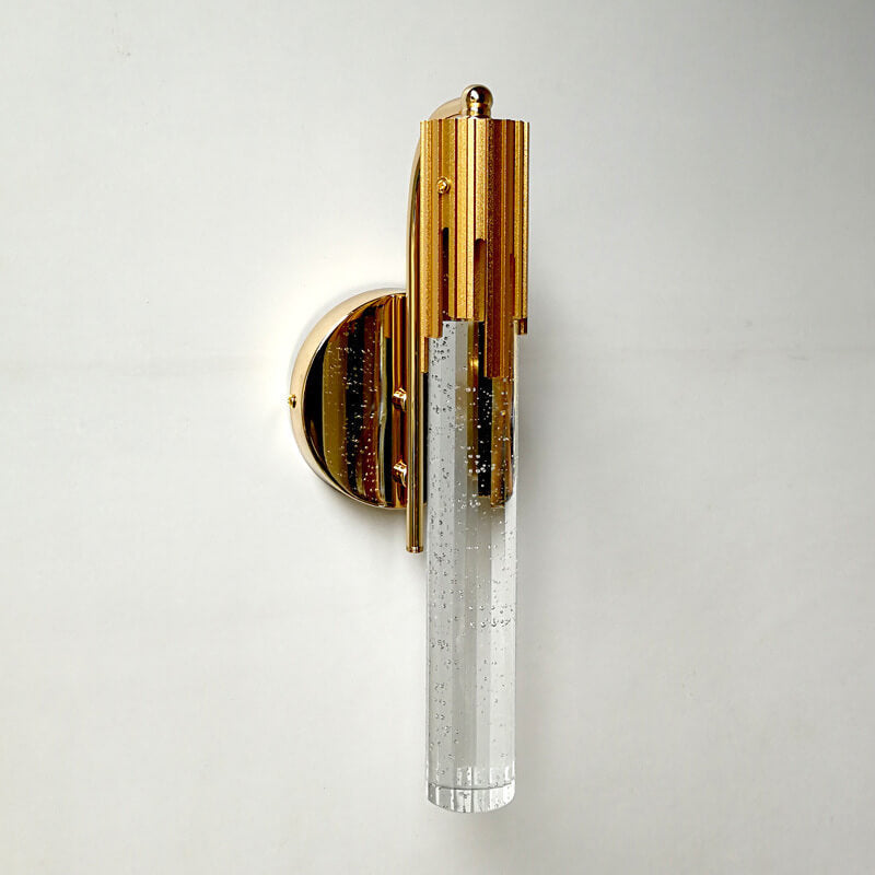 Moderne designlampe i krystall, en elegant vegglampe som løfter hjemmeinnredningen med sitt unike uttrykk.